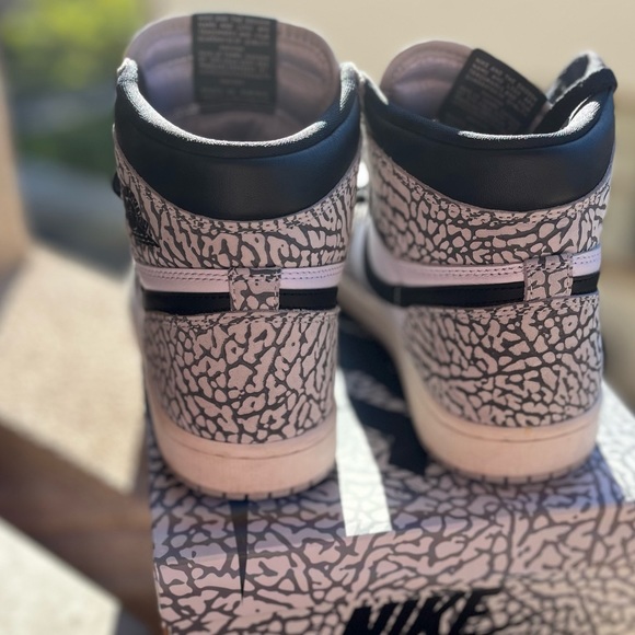 Air Jordan Retro I High OG - Picture 8 of 10